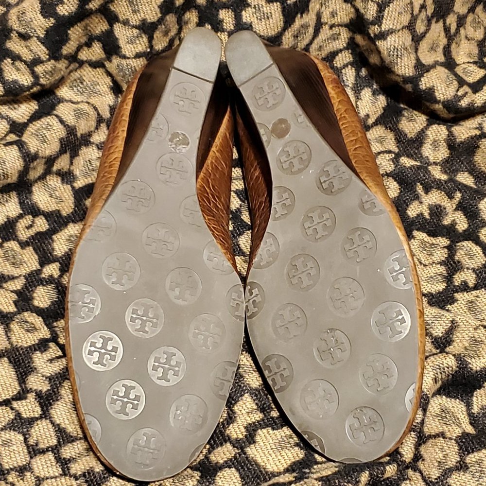 Tory Burch "Sally" medallion wedges - EUC - Picture 5 of 6